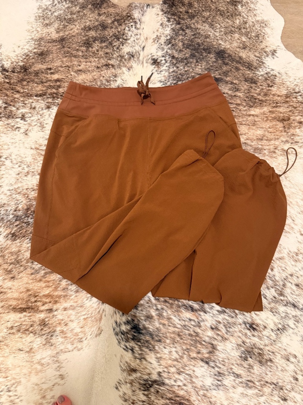 Lolë Tan Yoga Pants – Comfortable & Versatile